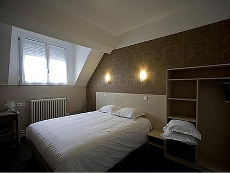 Logis Le Chêne Doré La Loupe Exterior foto